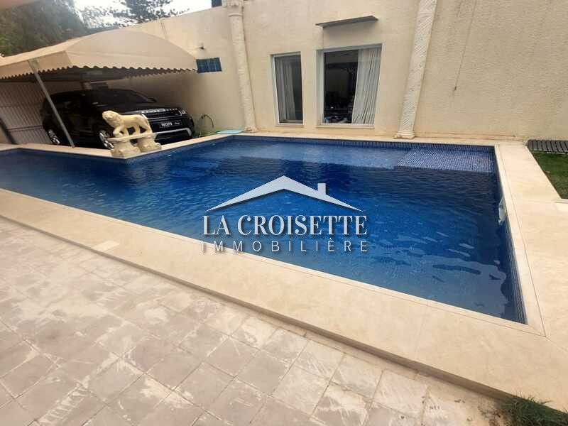 Villa plain pied meublée S+3 avec piscine à Carthage